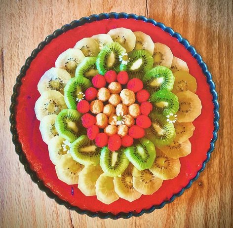 Fresh fruit tart with kiwi and strawberry